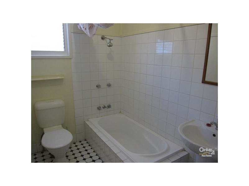 1 Bingham Street, Kenmore QLD 4069