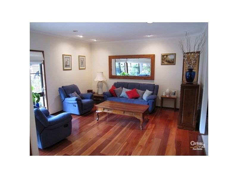 23 Fuelling Street, Chapel Hill QLD 4069