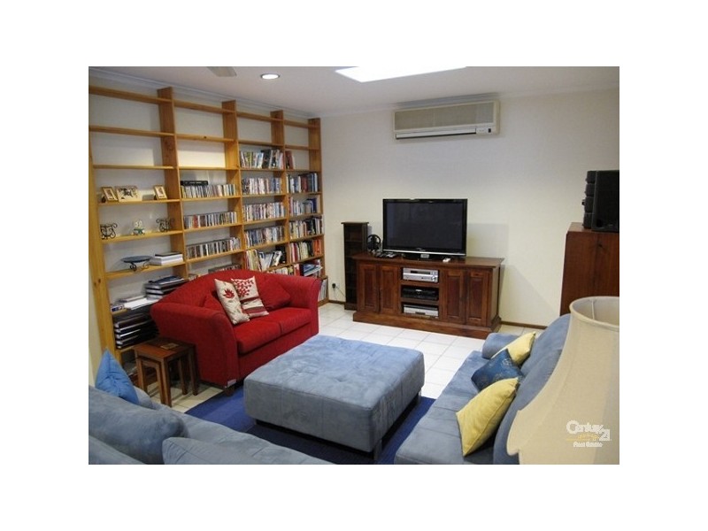 23 Fuelling Street, Chapel Hill QLD 4069