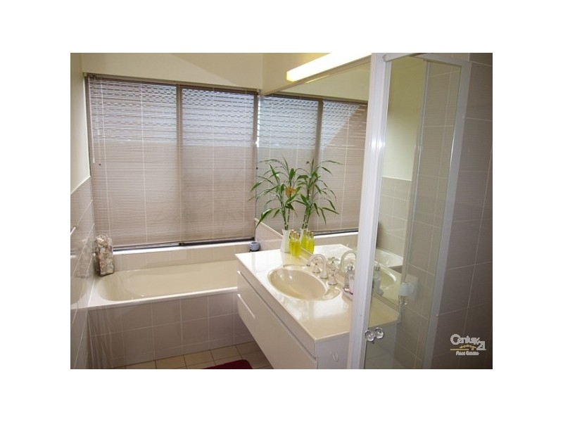 23 Fuelling Street, Chapel Hill QLD 4069