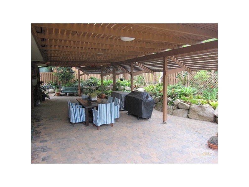 23 Fuelling Street, Chapel Hill QLD 4069