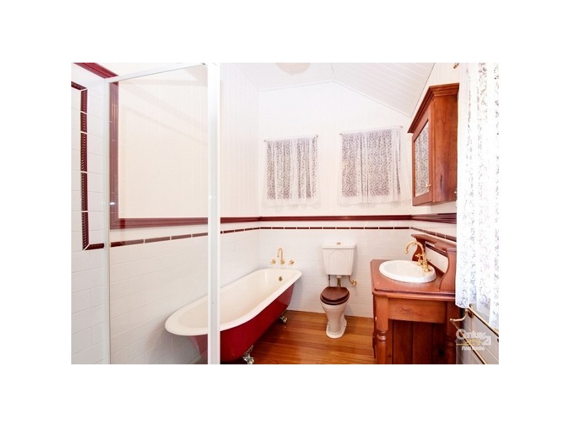 10 Upper Brookfield Road, Brookfield QLD 4069