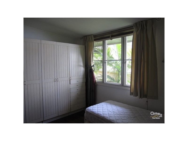 38 Fifth Avenue, St Lucia QLD 4067