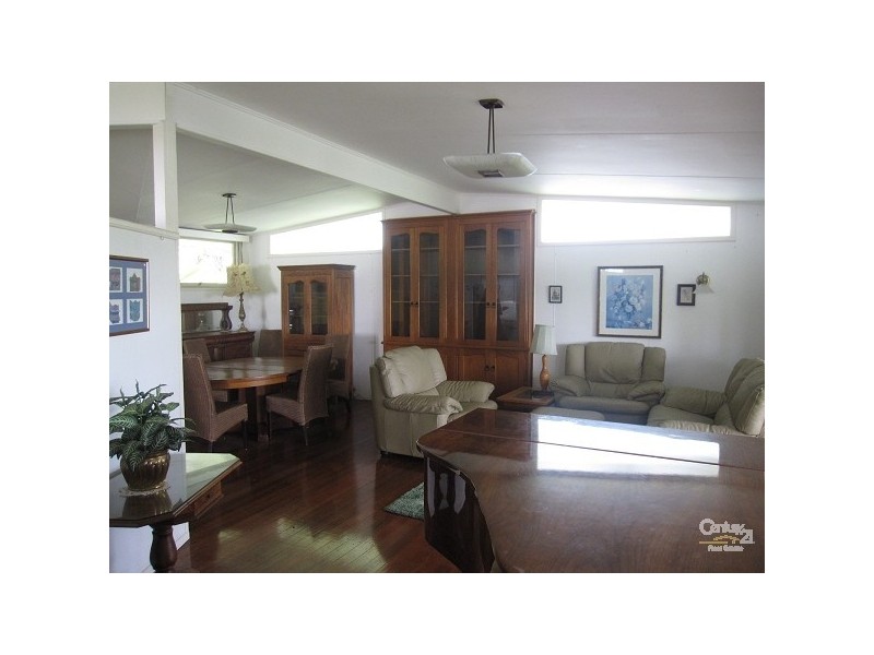 38 Fifth Avenue, St Lucia QLD 4067