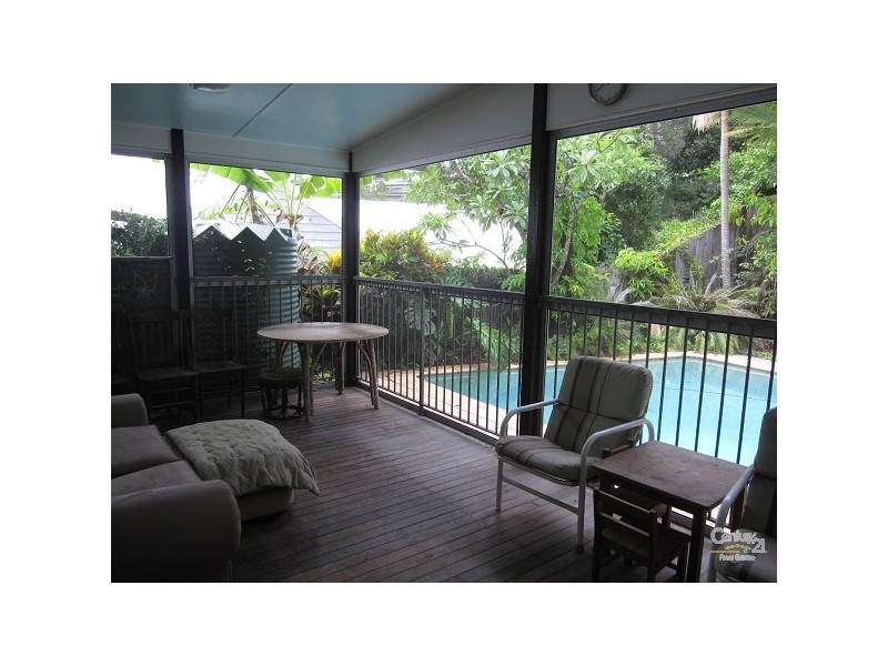 38 Fifth Avenue, St Lucia QLD 4067