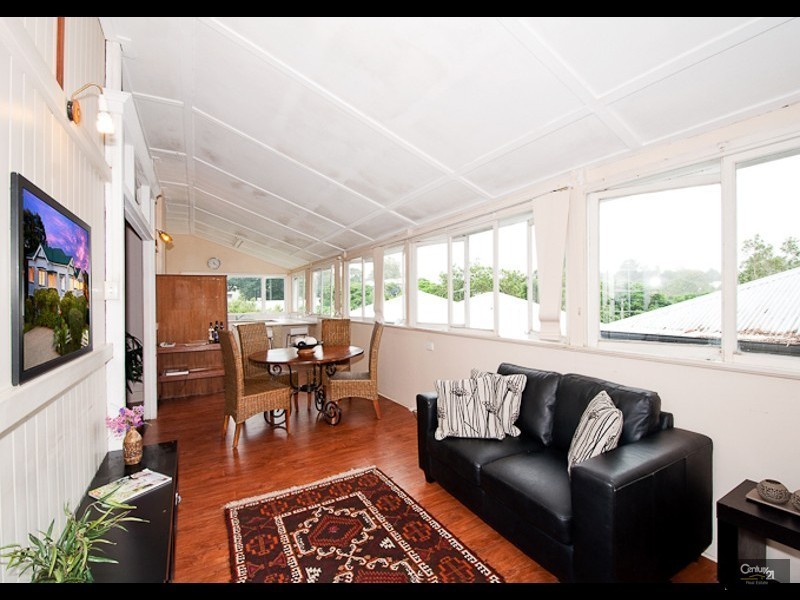 48 Ward Street, Indooroopilly QLD 4068