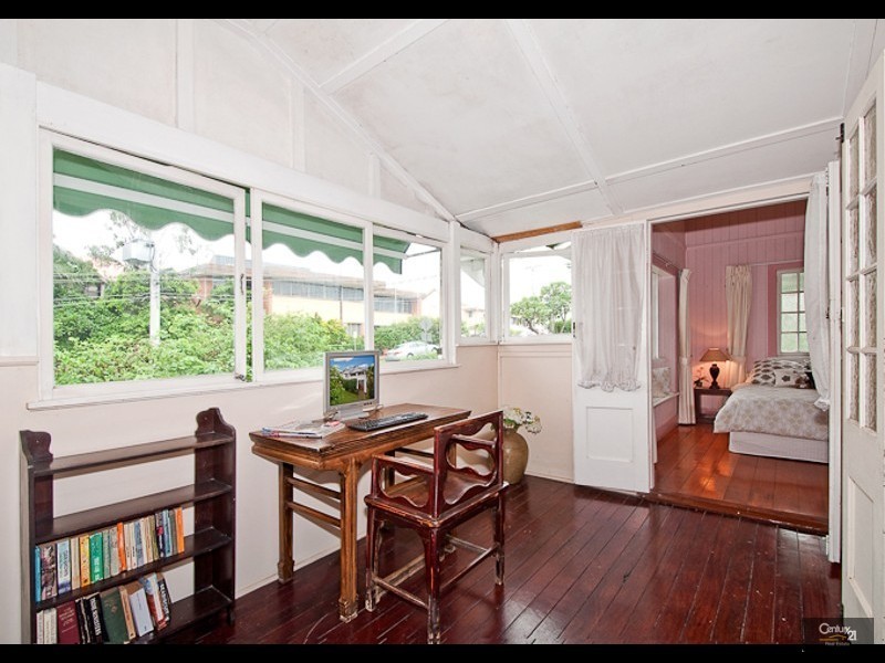 48 Ward Street, Indooroopilly QLD 4068