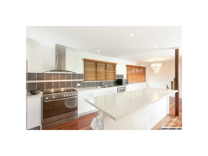 10 Kiandra Street, Chapel Hill QLD 4069