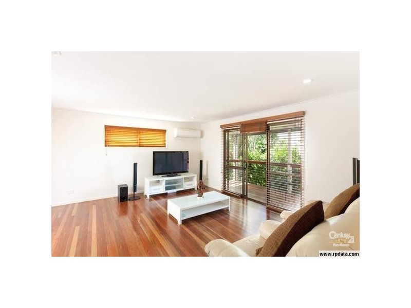 10 Kiandra Street, Chapel Hill QLD 4069