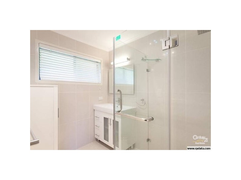 10 Kiandra Street, Chapel Hill QLD 4069