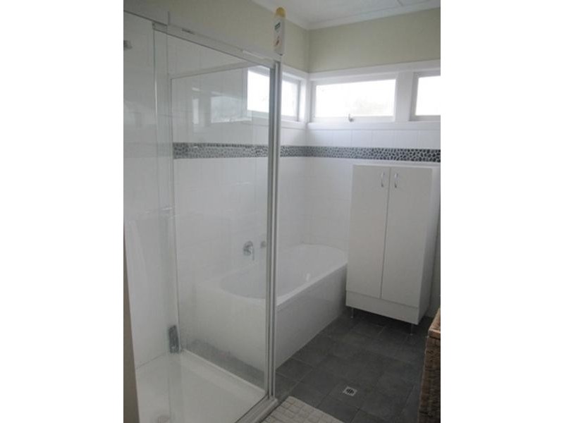 10 Cedarleigh Road, Kenmore QLD 4069