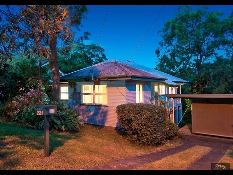 221 Taringa Parade, Taringa QLD 4068