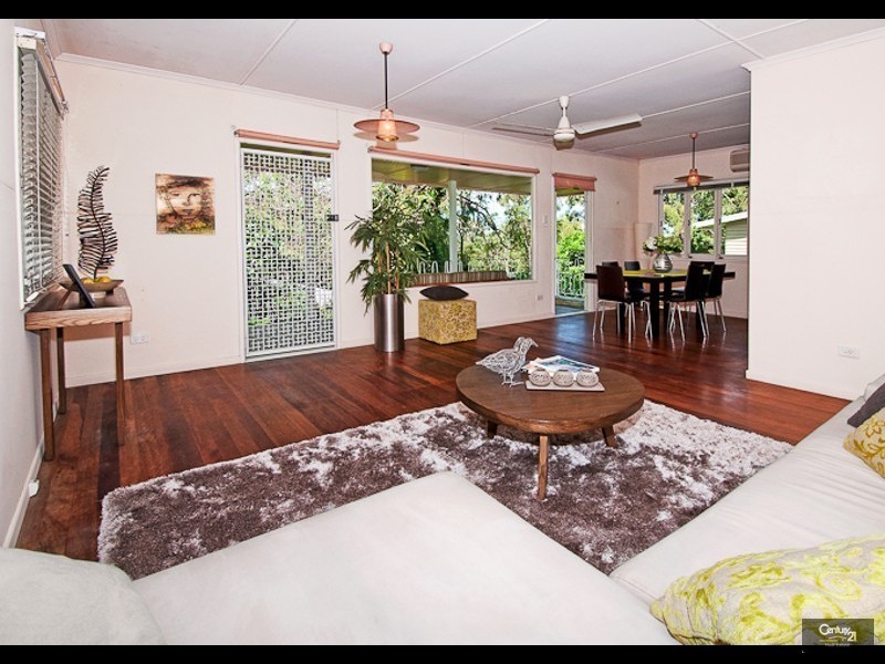 221 Taringa Parade, Taringa QLD 4068