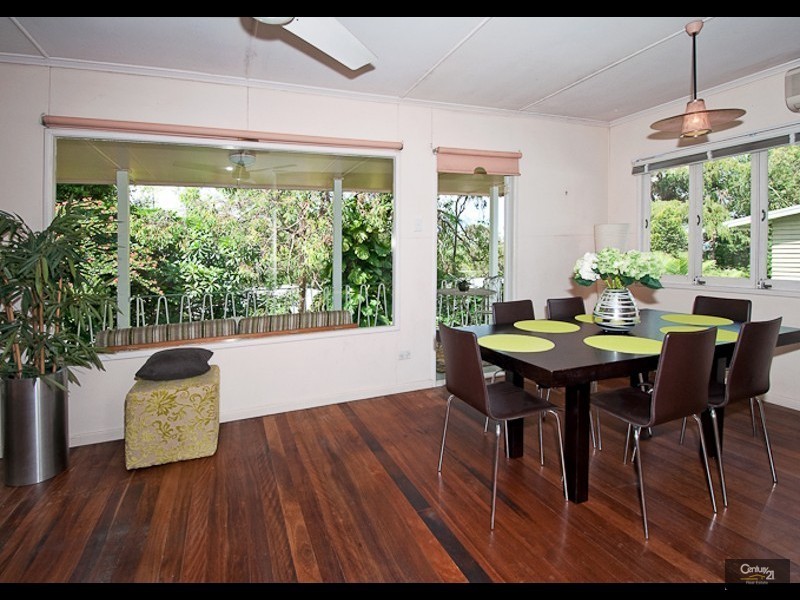 221 Taringa Parade, Taringa QLD 4068