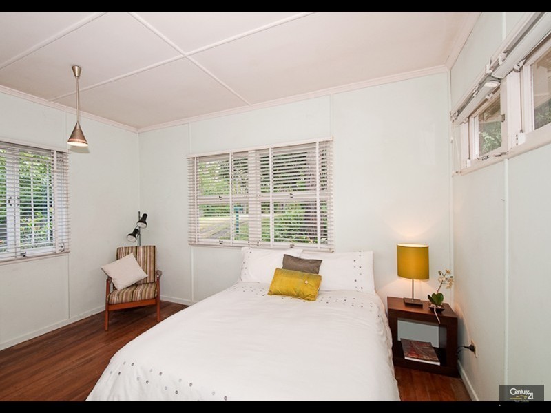 221 Taringa Parade, Taringa QLD 4068