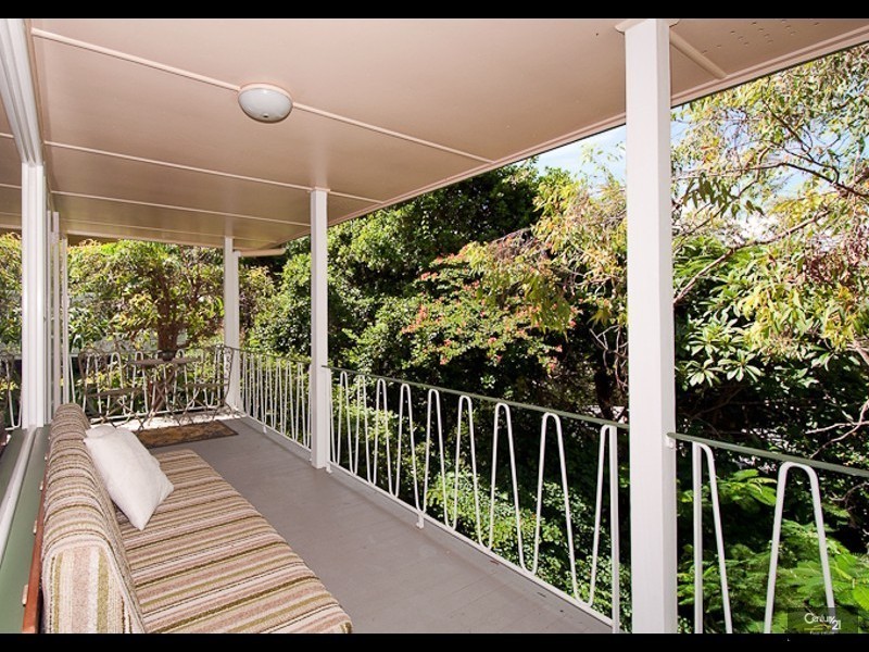 221 Taringa Parade, Taringa QLD 4068