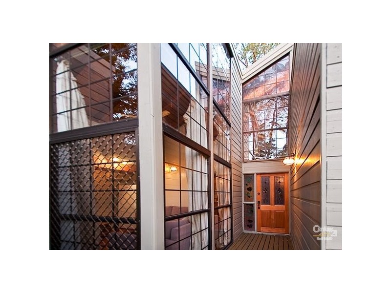 8 Jocelyn Court, Chapel Hill QLD 4069