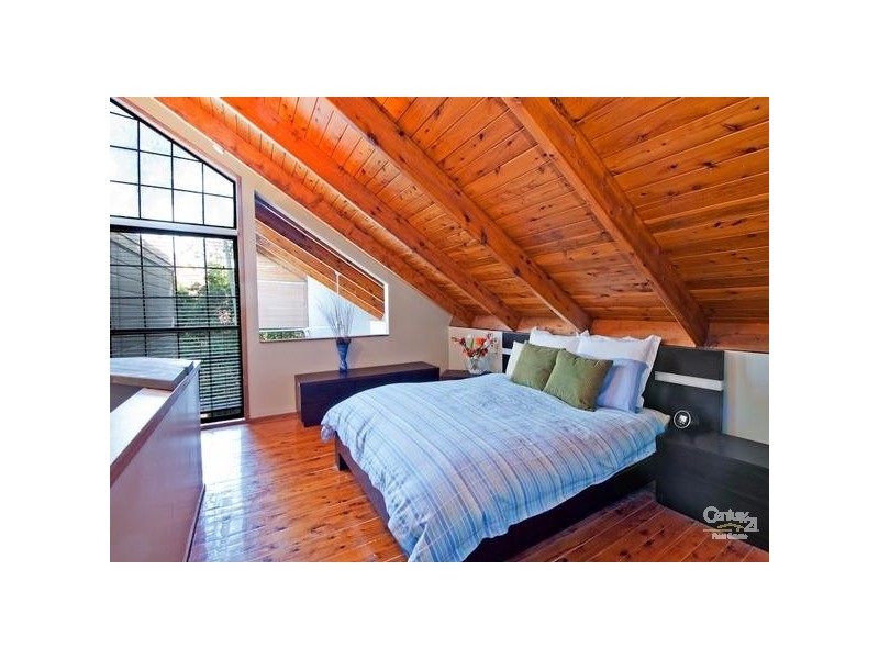 8 Jocelyn Court, Chapel Hill QLD 4069