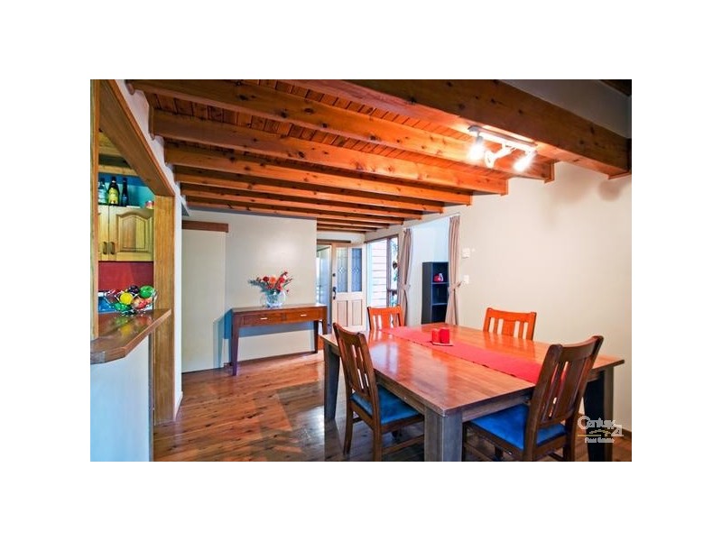 8 Jocelyn Court, Chapel Hill QLD 4069