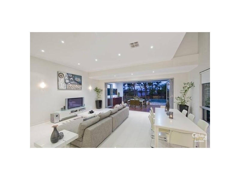 33 Victoria Street, Indooroopilly QLD 4068