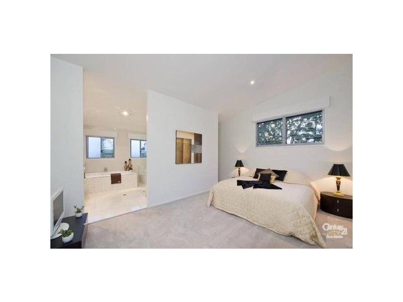 33 Victoria Street, Indooroopilly QLD 4068