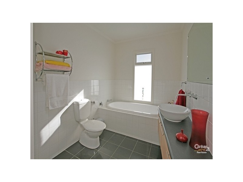 3A Griffiths Drive, Moana SA 5169