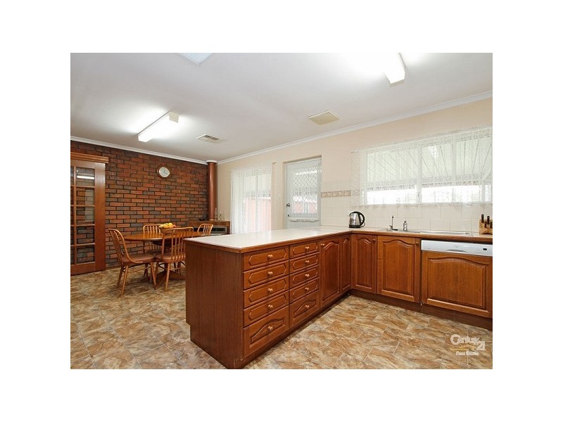 8 Vaucluse Crescent, Bellevue Heights SA 5050