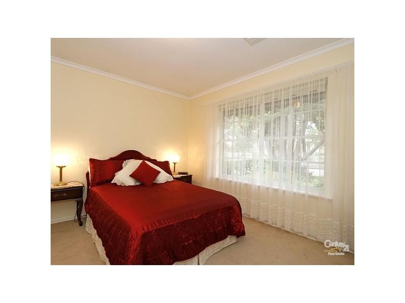 8 Vaucluse Crescent, Bellevue Heights SA 5050