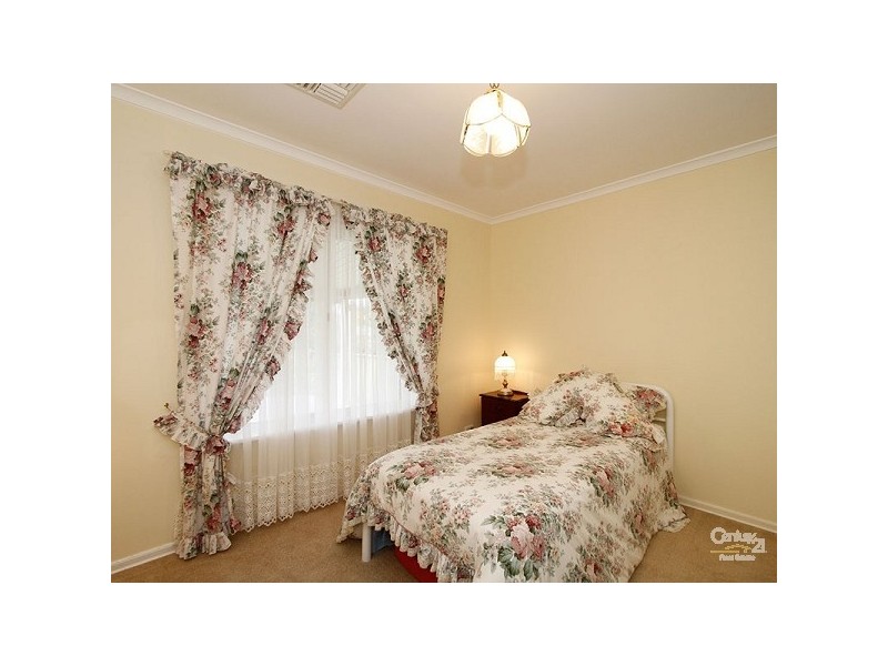 8 Vaucluse Crescent, Bellevue Heights SA 5050