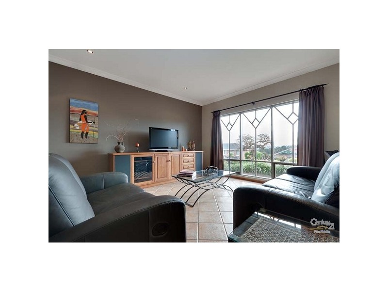 24 Gleneagles Road, Aberfoyle Park SA 5159