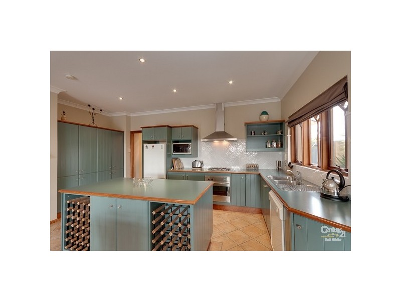 24 Gleneagles Road, Aberfoyle Park SA 5159