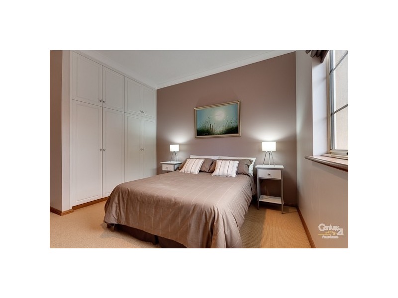 24 Gleneagles Road, Aberfoyle Park SA 5159