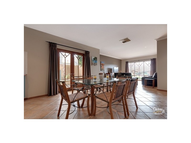 24 Gleneagles Road, Aberfoyle Park SA 5159