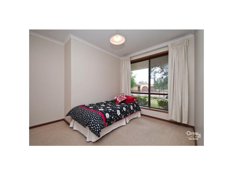 13 Kareda Drive, Campbelltown SA 5074