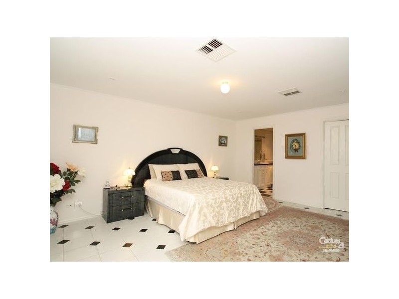 6 Gamma Crescent, Panorama SA 5041