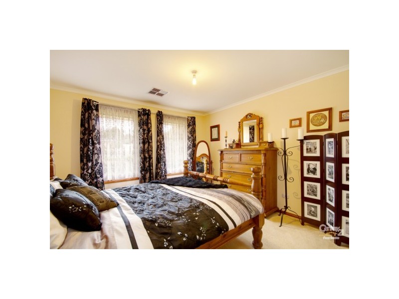 27 Seacombe Road, Sturt SA 5047