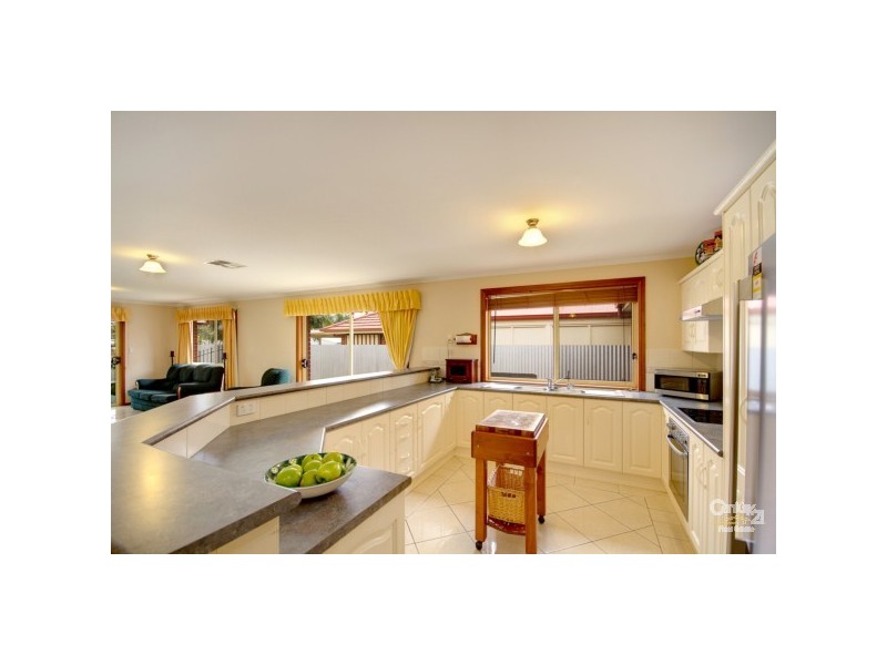 27 Seacombe Road, Sturt SA 5047