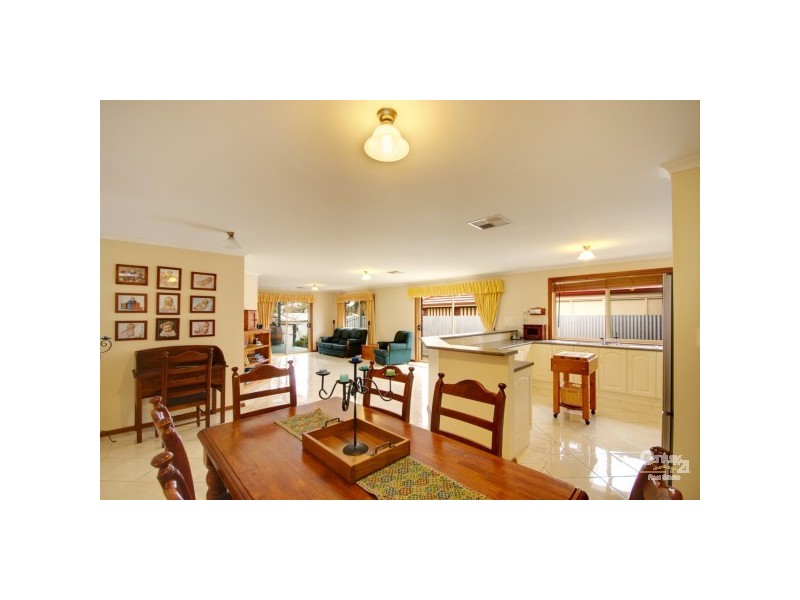 27 Seacombe Road, Sturt SA 5047