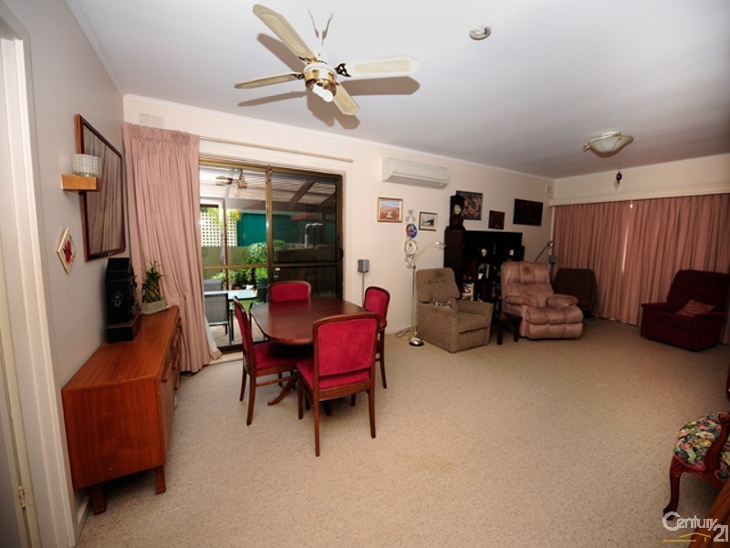 27 Oakmont Crescent, Novar Gardens SA 5040