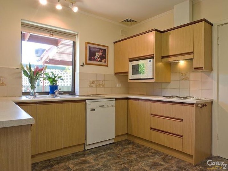 27 Oakmont Crescent, Novar Gardens SA 5040