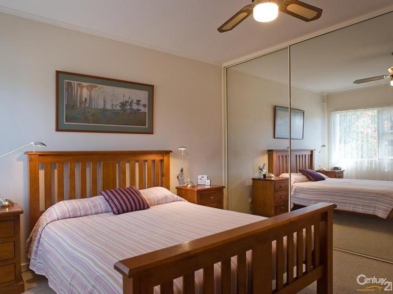 27 Oakmont Crescent, Novar Gardens SA 5040