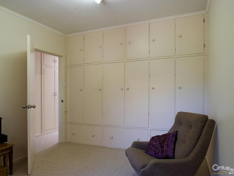 27 Oakmont Crescent, Novar Gardens SA 5040