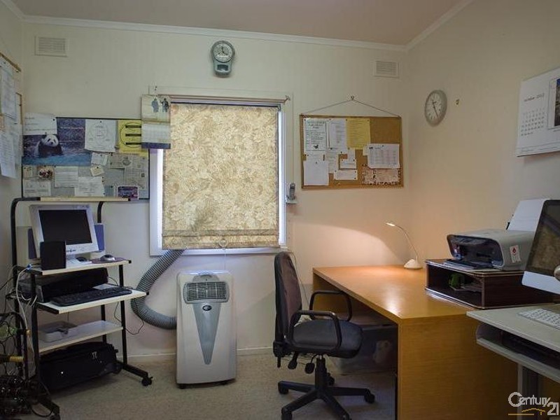 27 Oakmont Crescent, Novar Gardens SA 5040