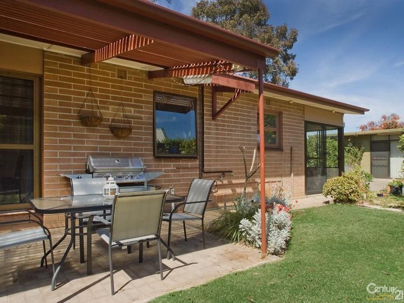 27 Oakmont Crescent, Novar Gardens SA 5040