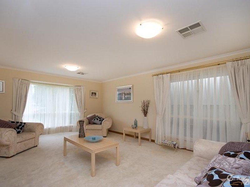 4 Sunset Circuit, Walkley Heights SA 5098
