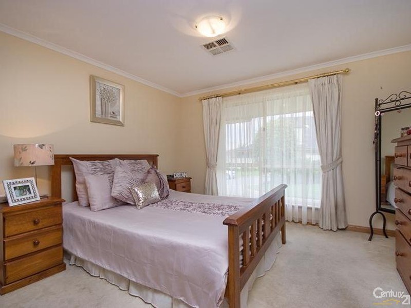 4 Sunset Circuit, Walkley Heights SA 5098