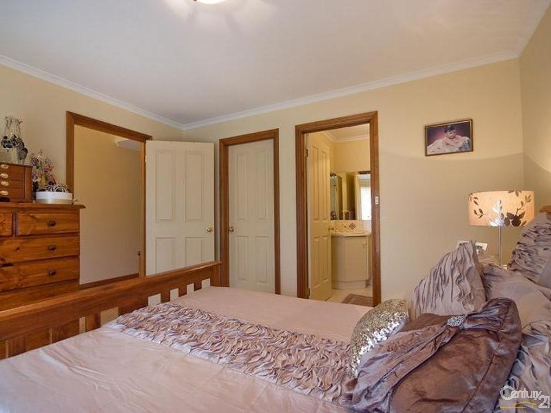 4 Sunset Circuit, Walkley Heights SA 5098