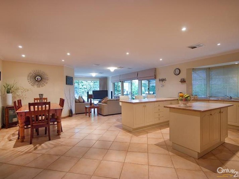4 Sunset Circuit, Walkley Heights SA 5098