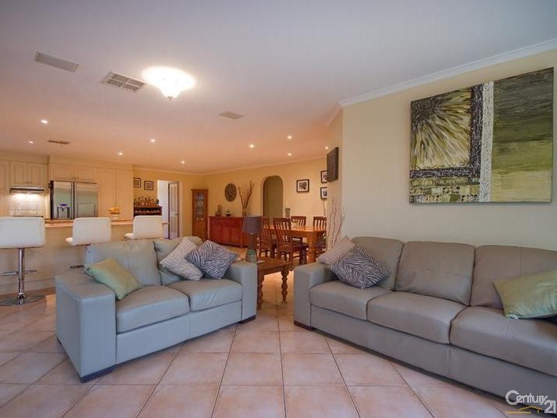 4 Sunset Circuit, Walkley Heights SA 5098