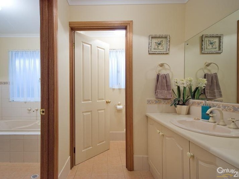 4 Sunset Circuit, Walkley Heights SA 5098